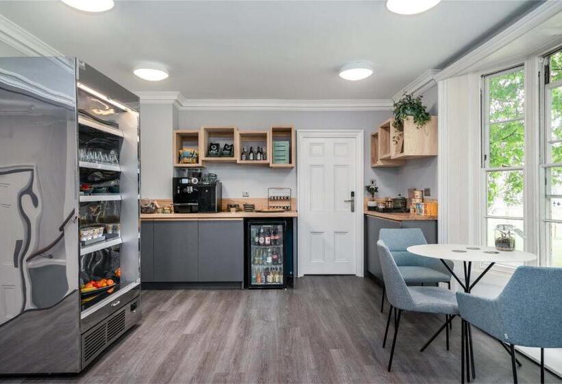 هتل The Regent Apart