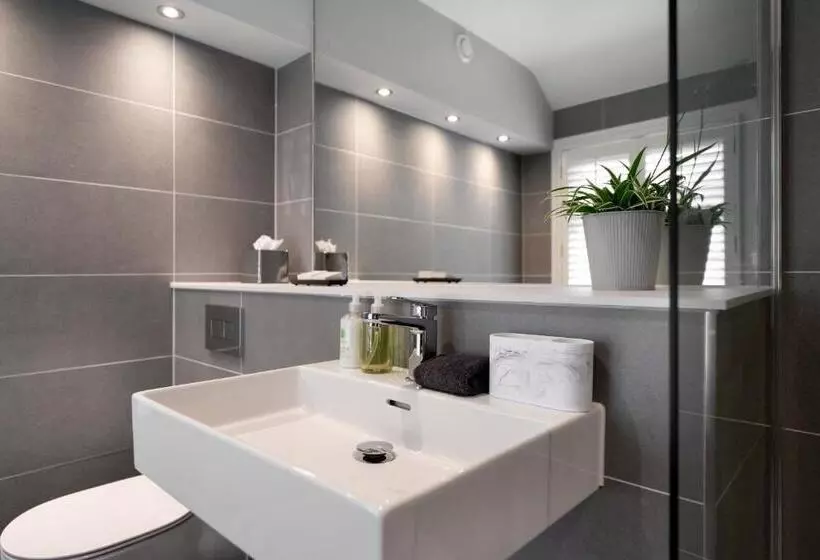 هتل The Regent Apart