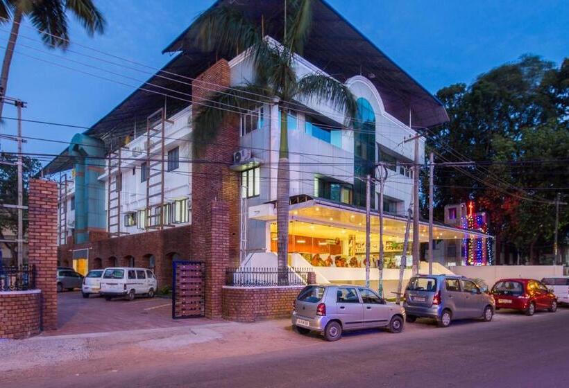 Hotelli Treebo Trend Adrak