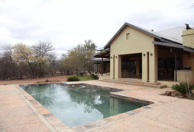 پانسیون Lili Bush Guesthouse