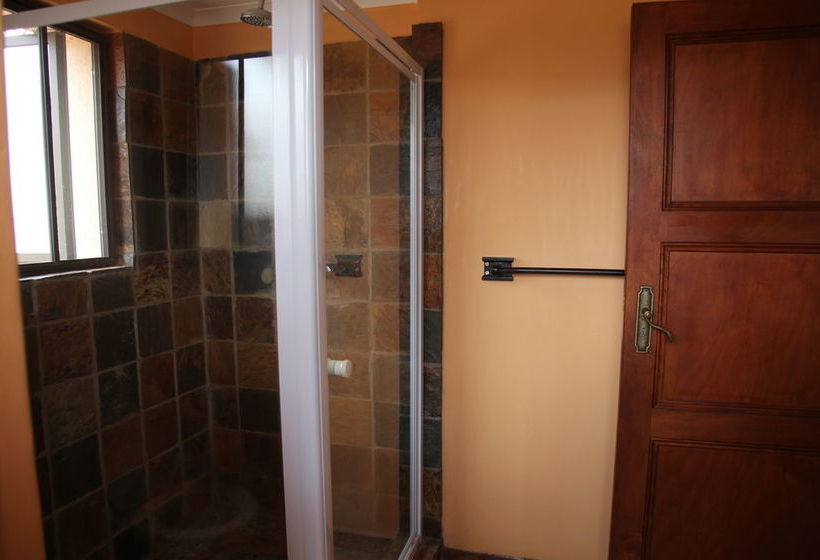 פנסיון Lili Bush Guesthouse