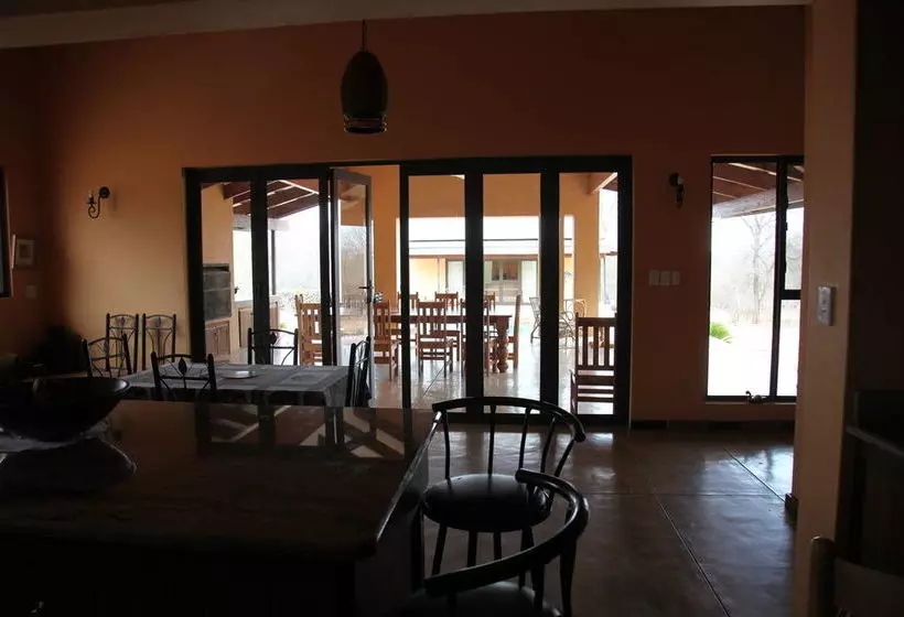 پانسیون Lili Bush Guesthouse