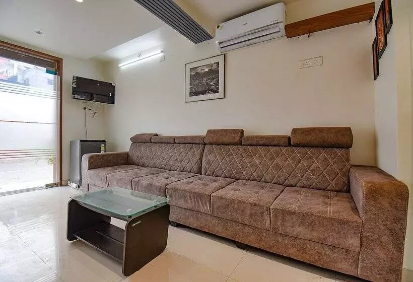 Fabhotel Galaxy Inn
