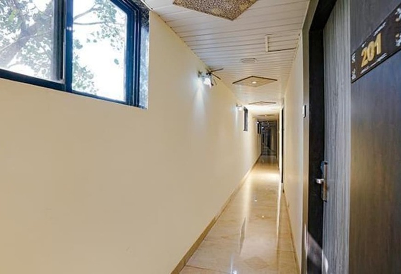 Fabhotel New Prince Palace