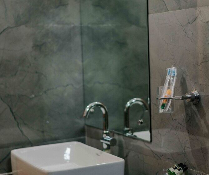 בית מלון כפרי Grand Lotus Dimapur