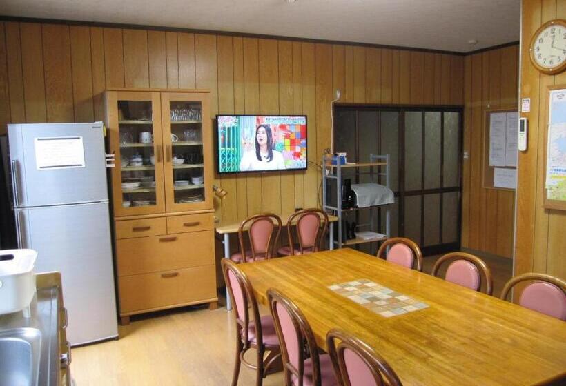 Otel Guesthouse Azmo   Vacation Stay 35375v