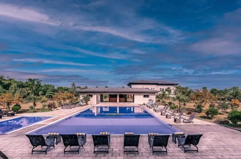 هتل Soaltee Westend Resort Chitwan