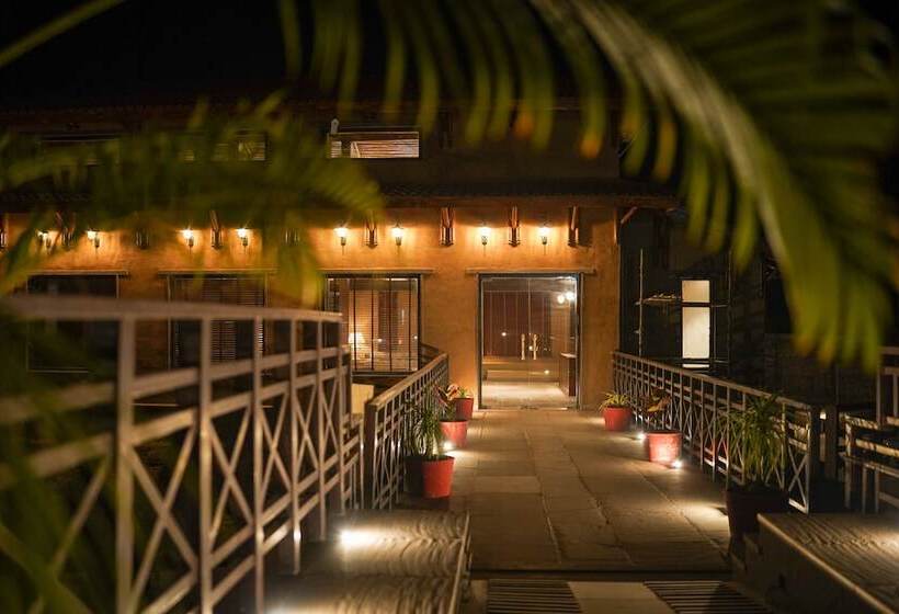 Hotel Aamaghati Wildlife Resort