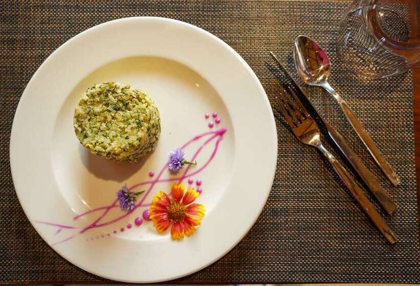 Hotel Aamaghati Wildlife Resort