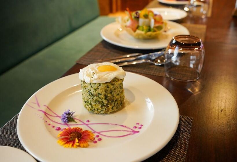 Hotel Aamaghati Wildlife Resort