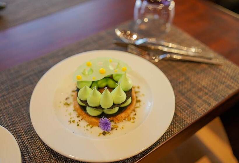 Hotel Aamaghati Wildlife Resort