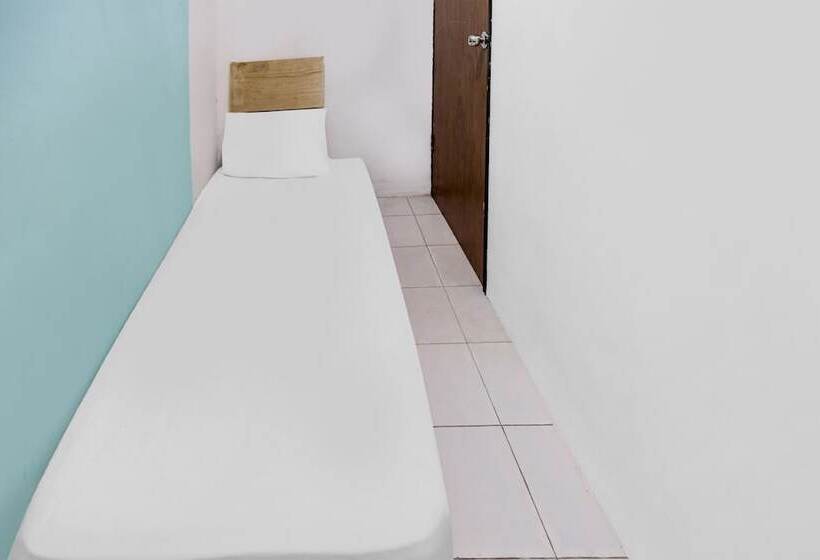 בית מלון כפרי Spot On 91781 Solo Baru Homestay Syariah