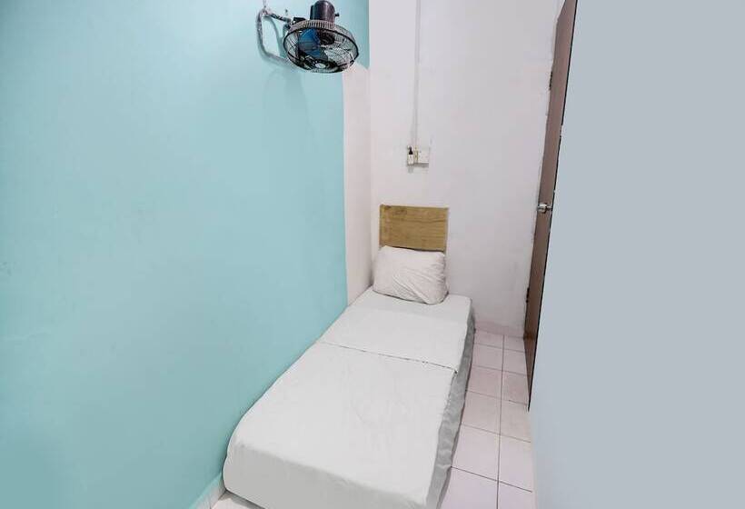 בית מלון כפרי Spot On 91781 Solo Baru Homestay Syariah