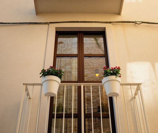 تختخواب و صبحانه Arringo   Stay Comfy