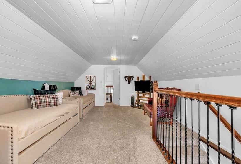 Cc Cabin Full Game Room! Wrap Around Deck!