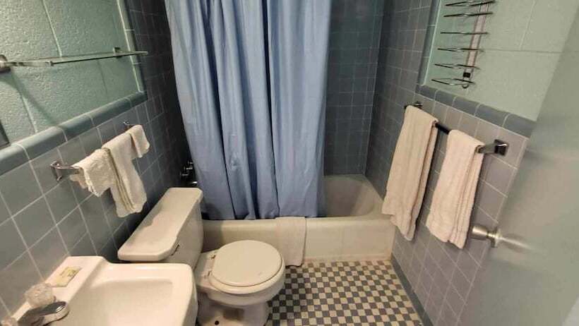 Holiday Host Motel & Rv Park