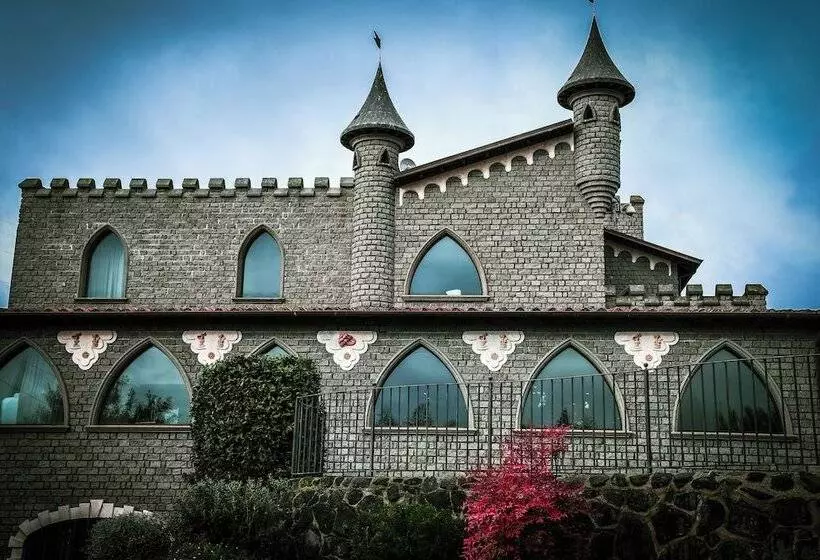 Hotelli Castello Di Pandora