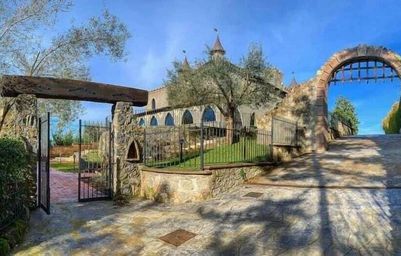 Отель Castello Di Pandora