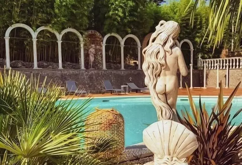 Hotelli Castello Di Pandora