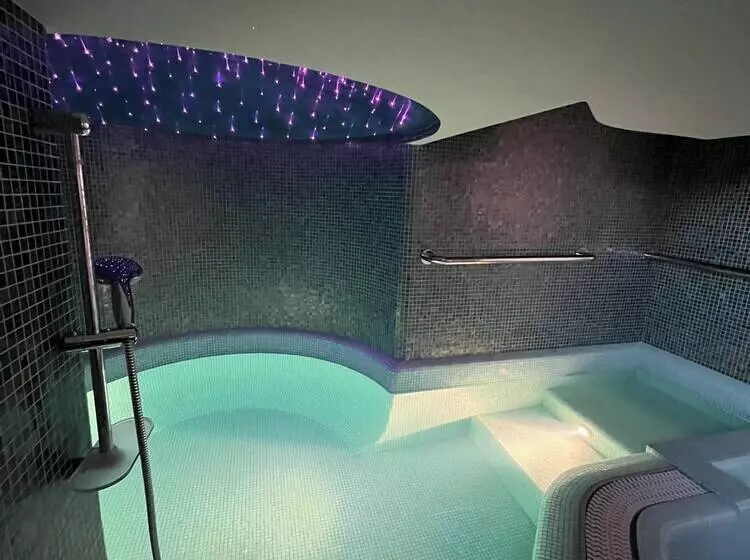 Hotelli Castello Di Pandora