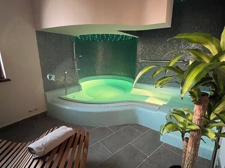 Отель Castello Di Pandora