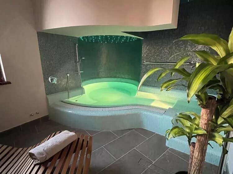 Hotelli Castello Di Pandora