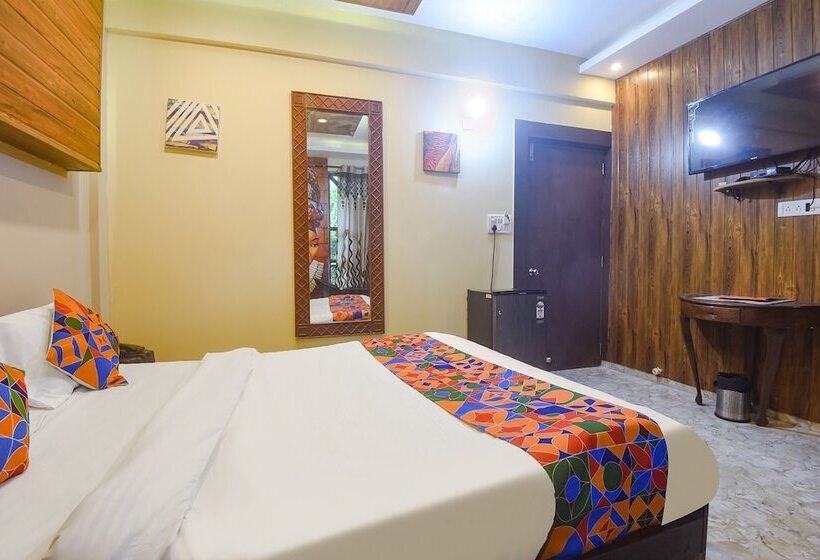 ホテル Fabexpress Corinthia Boutique Rooms   Nr Candolim Beach