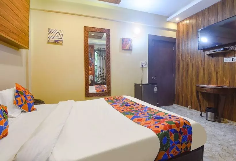 ホテル Fabexpress Corinthia Boutique Rooms   Nr Candolim Beach