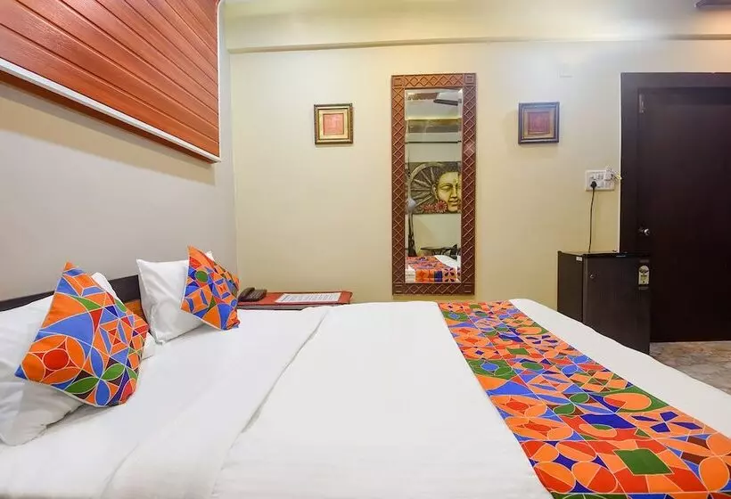 ホテル Fabexpress Corinthia Boutique Rooms   Nr Candolim Beach