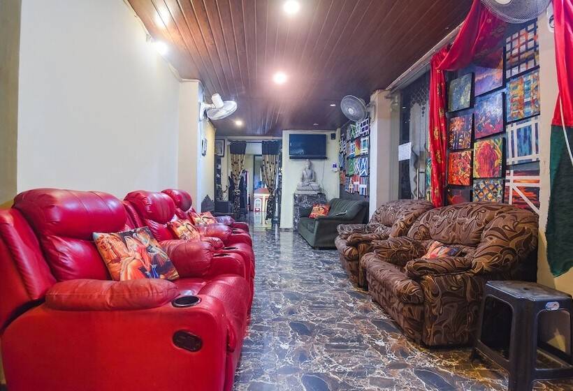 ホテル Fabexpress Corinthia Boutique Rooms   Nr Candolim Beach