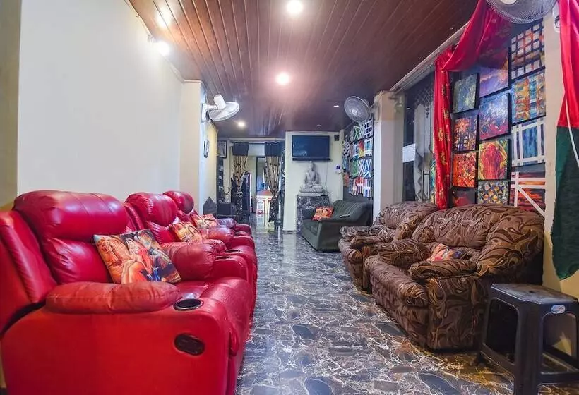 ホテル Fabexpress Corinthia Boutique Rooms   Nr Candolim Beach