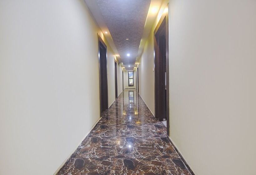 ホテル Fabexpress Corinthia Boutique Rooms   Nr Candolim Beach