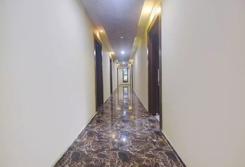 ホテル Fabexpress Corinthia Boutique Rooms   Nr Candolim Beach