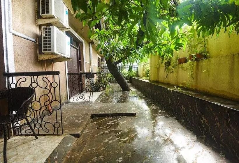 ホテル Fabexpress Corinthia Boutique Rooms   Nr Candolim Beach