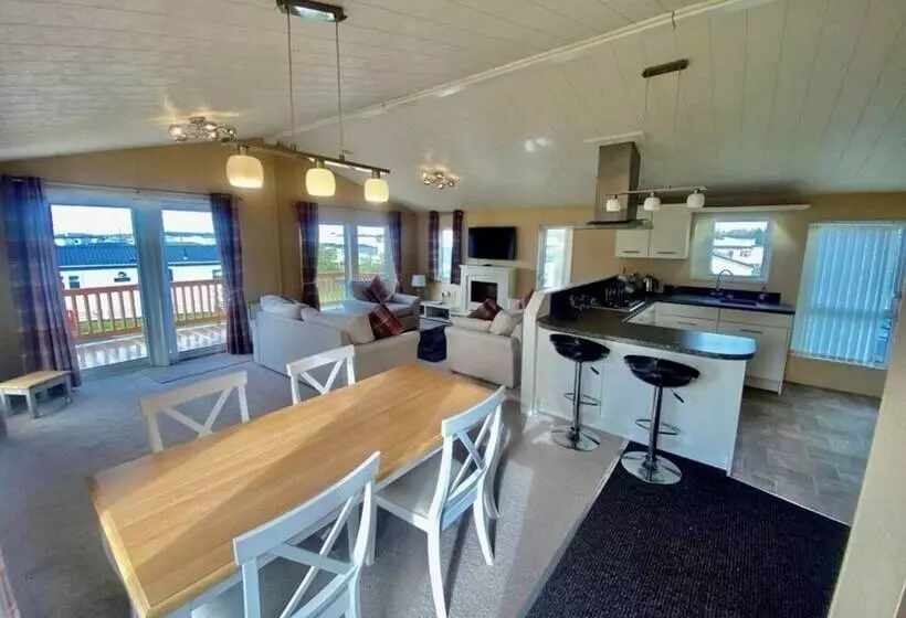 ホテル Impeccable 3 Bed Lodge In Hull