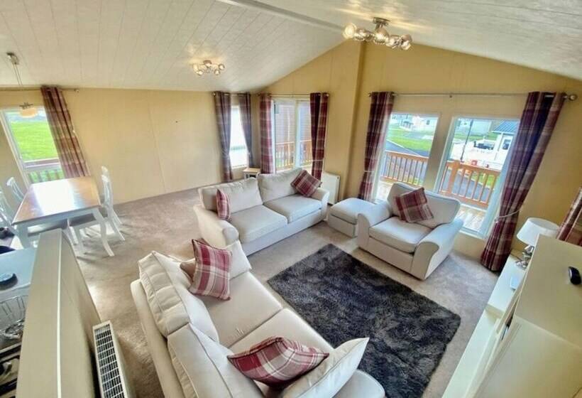 בית מלון כפרי Impeccable 3 Bed Lodge In Hull