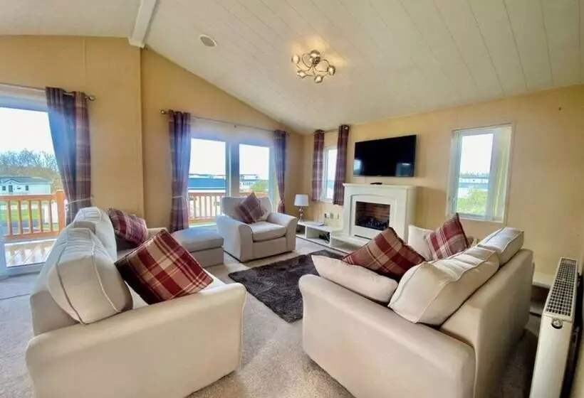 ホテル Impeccable 3 Bed Lodge In Hull