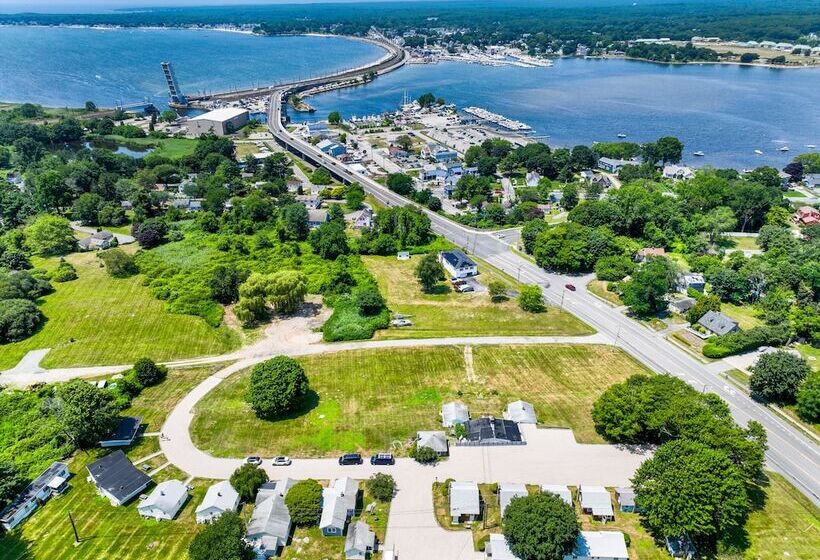 Отель Marina Bay Cottages