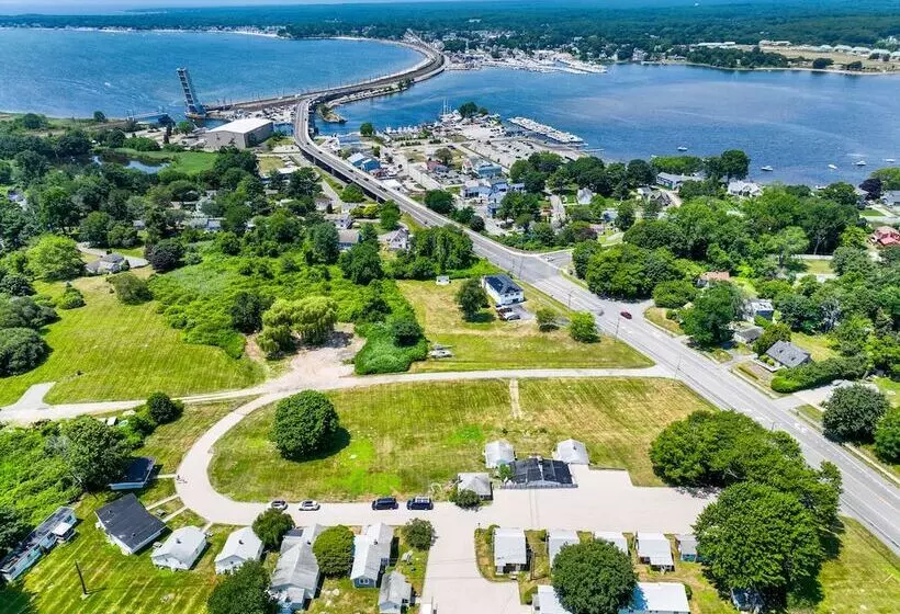 Hotelli Marina Bay Cottages