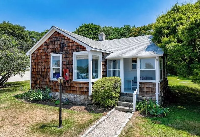 Hotelli Marina Bay Cottages