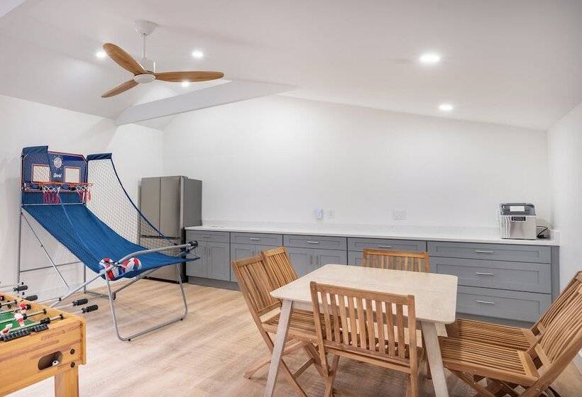 Отель Marina Bay Cottages