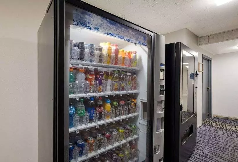 هتل Suburban Studios Milwaukee Airport