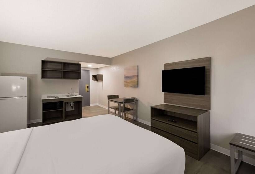 ホテル Suburban Studios Milwaukee Airport