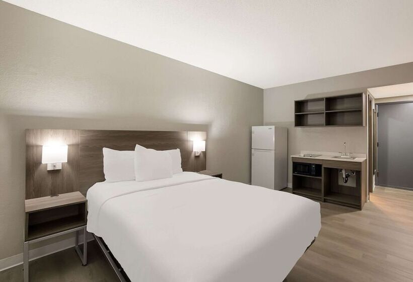 ホテル Suburban Studios Milwaukee Airport