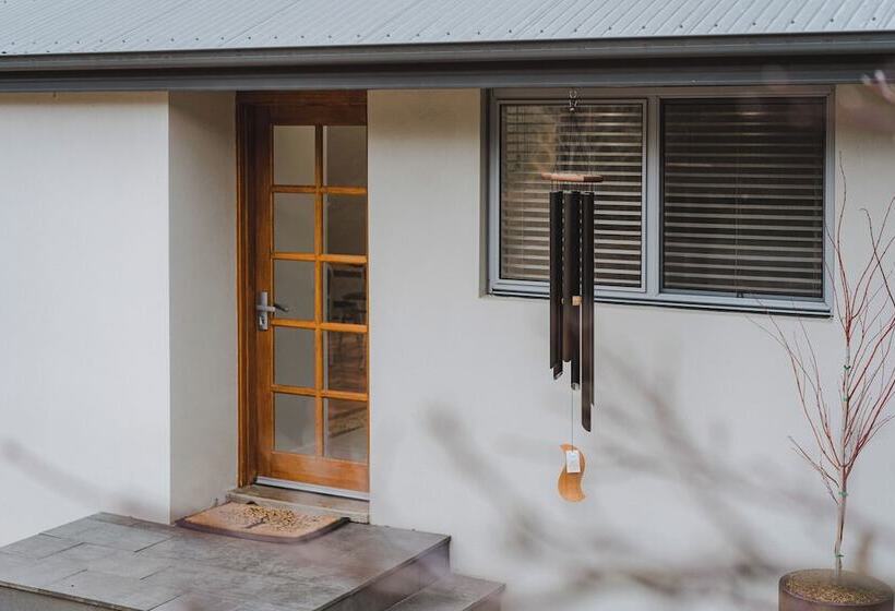 Pensione Modern 3br With Gardens In Waramanga