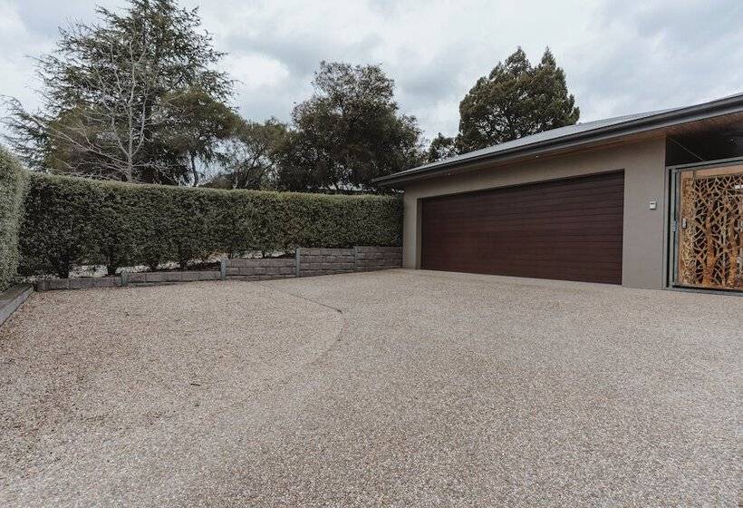 Pensione Modern 3br With Gardens In Waramanga