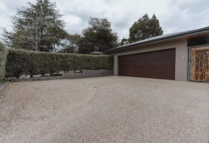 ペンション Modern 3br With Gardens In Waramanga