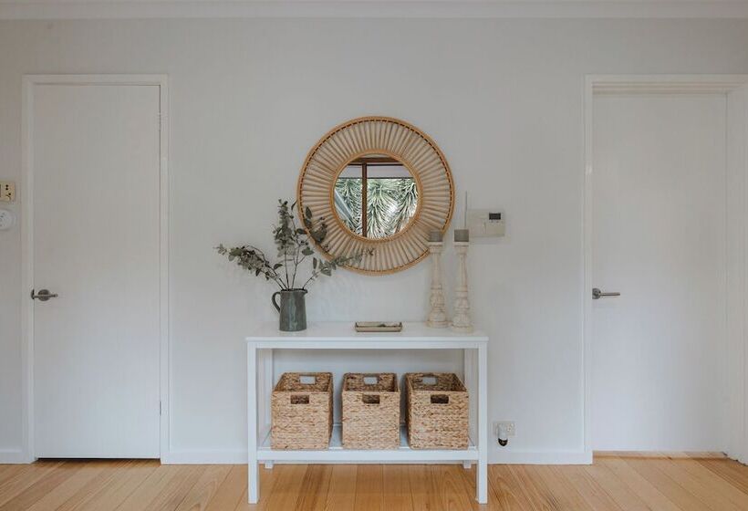 Pensione Modern 3br With Gardens In Waramanga