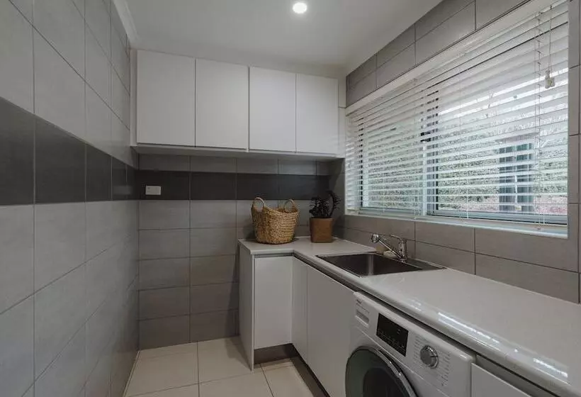 ペンション Modern 3br With Gardens In Waramanga