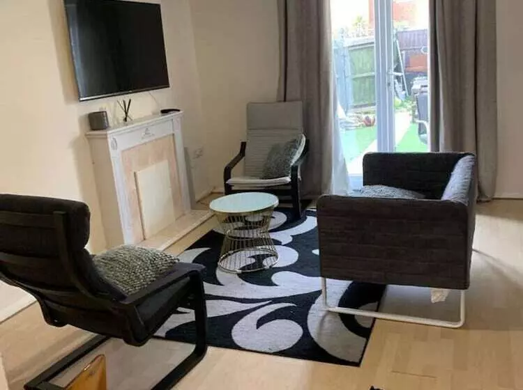 Residenssi Charming 2 Bed House In London